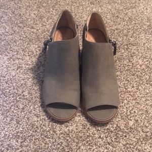 Jessica Simpson Gray Zip Wedges